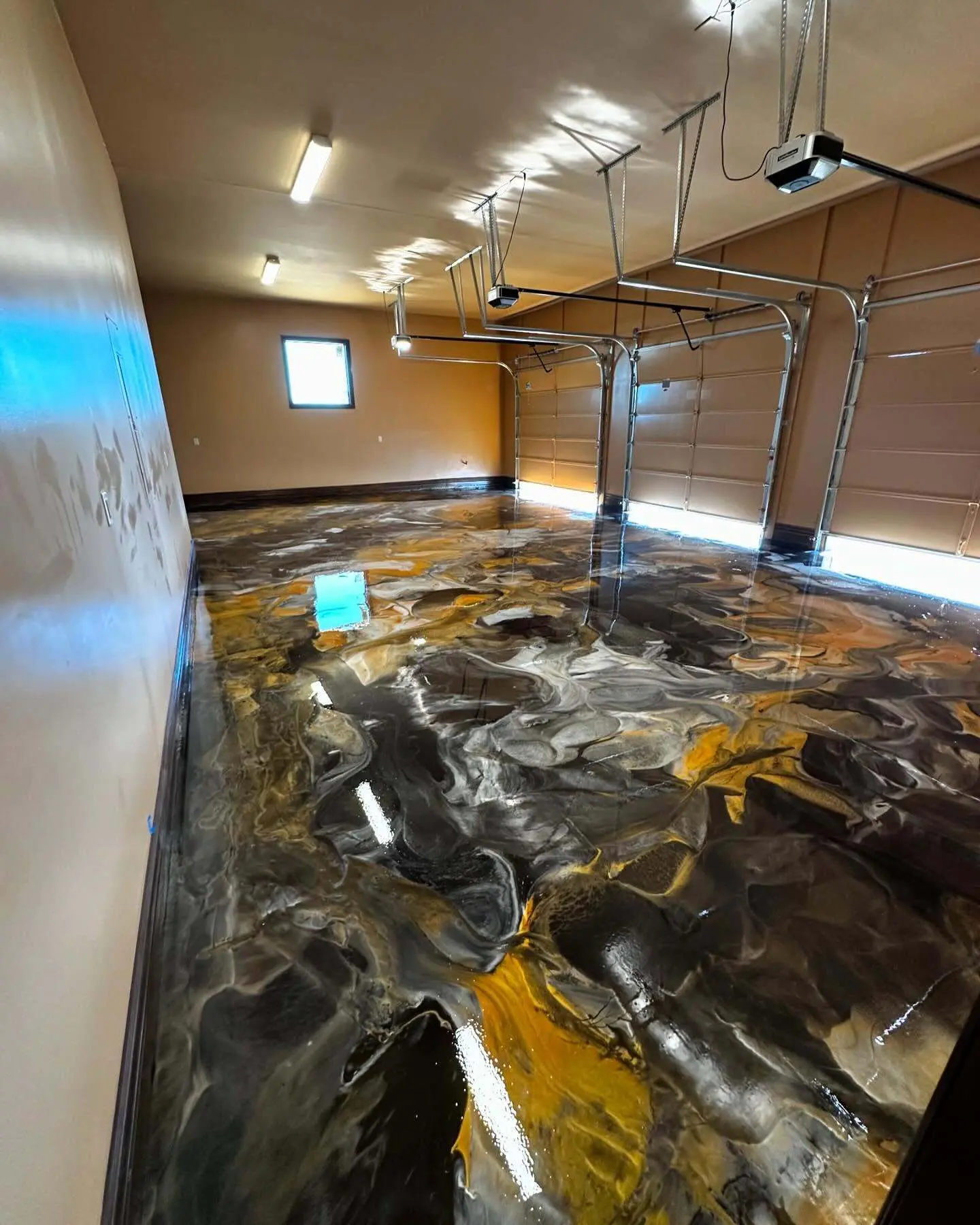 Metallic epoxy garage floor